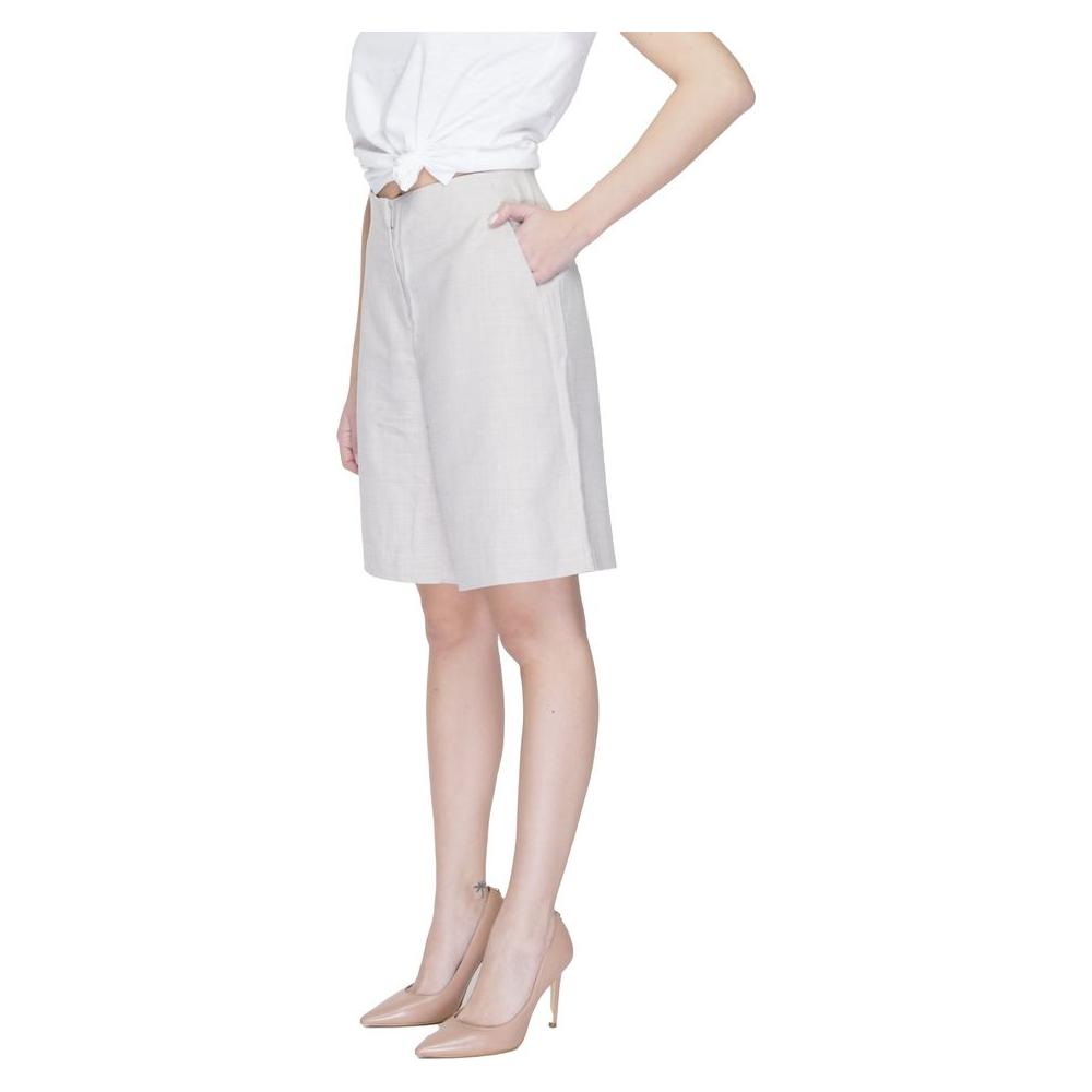 Vero Moda Gray Polyester Short Vero Moda Light Gray