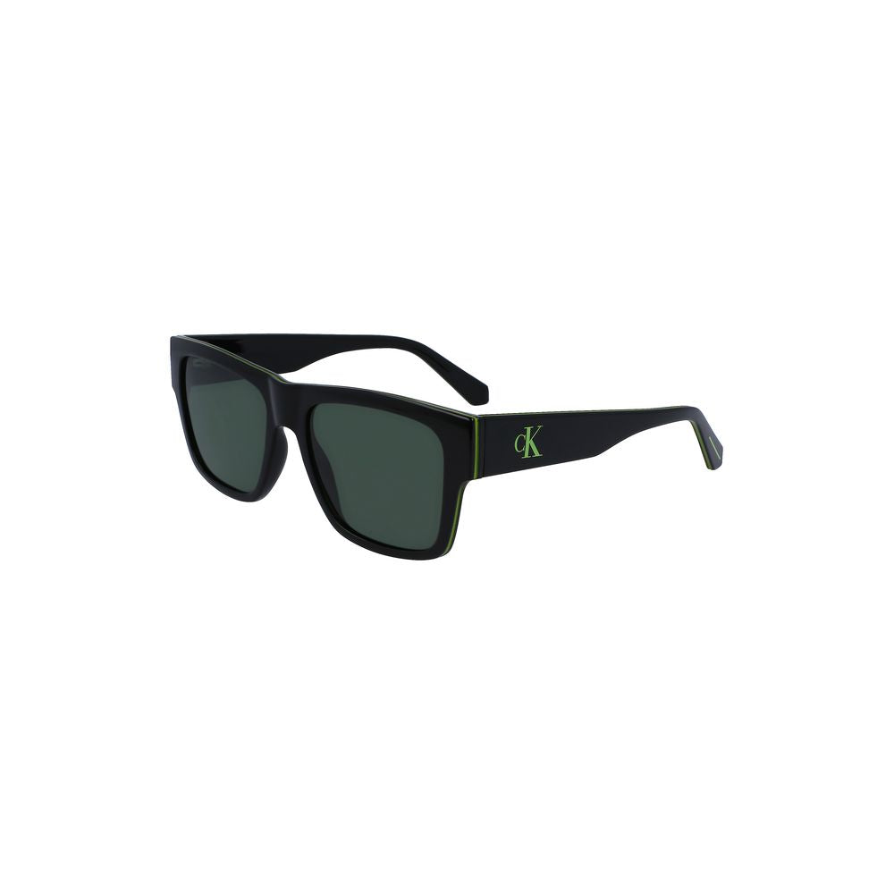 Calvin Klein Black Plastic Men SunglassesElevate your style quotient with these striking Calvin Klein sunglasses. Crafted with an eye for bold design, they feature a contemporary injected plastic frame that holds the enigmatic square green lenses. The bla