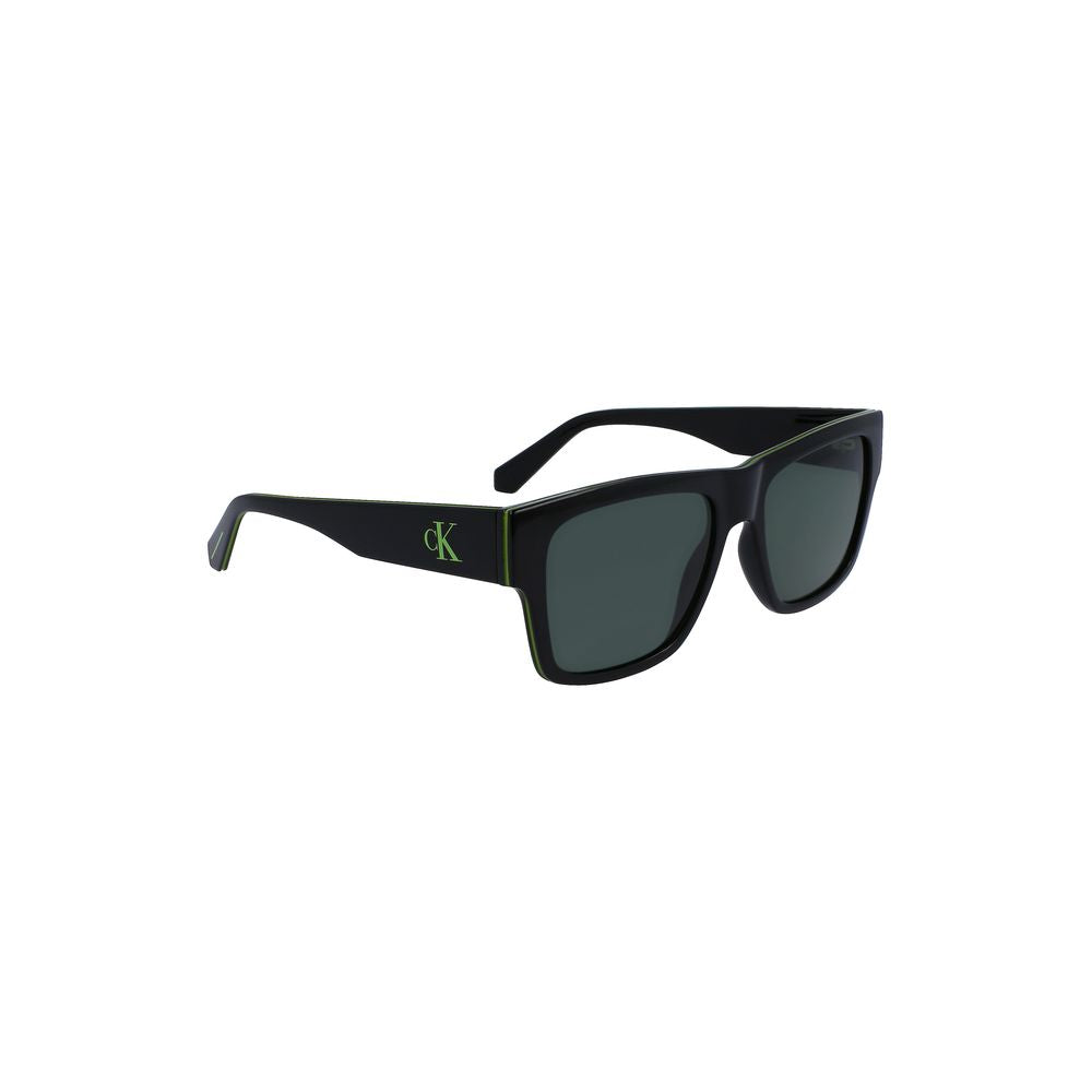 Calvin Klein Black Plastic Men SunglassesElevate your style quotient with these striking Calvin Klein sunglasses. Crafted with an eye for bold design, they feature a contemporary injected plastic frame that holds the enigmatic square green lenses. The bla