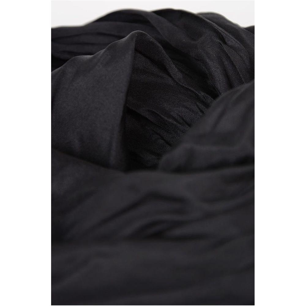Dsquared² Silk Foulard 45x45cmDescription: Details: Black Made in Italy Spring-Summer Se: 100% P146564 Additional Info: 45x45cm