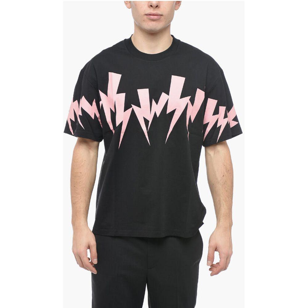 Neil Barrett Slim Fit JUMBLEND BOLT Crew-Neck T-shirtDescription: Details: Spring-Summer Black Logo Short sleeves Jersey Print Made in Portugal Crew neckline P577726 Slim Fit – Dropped Shoulder