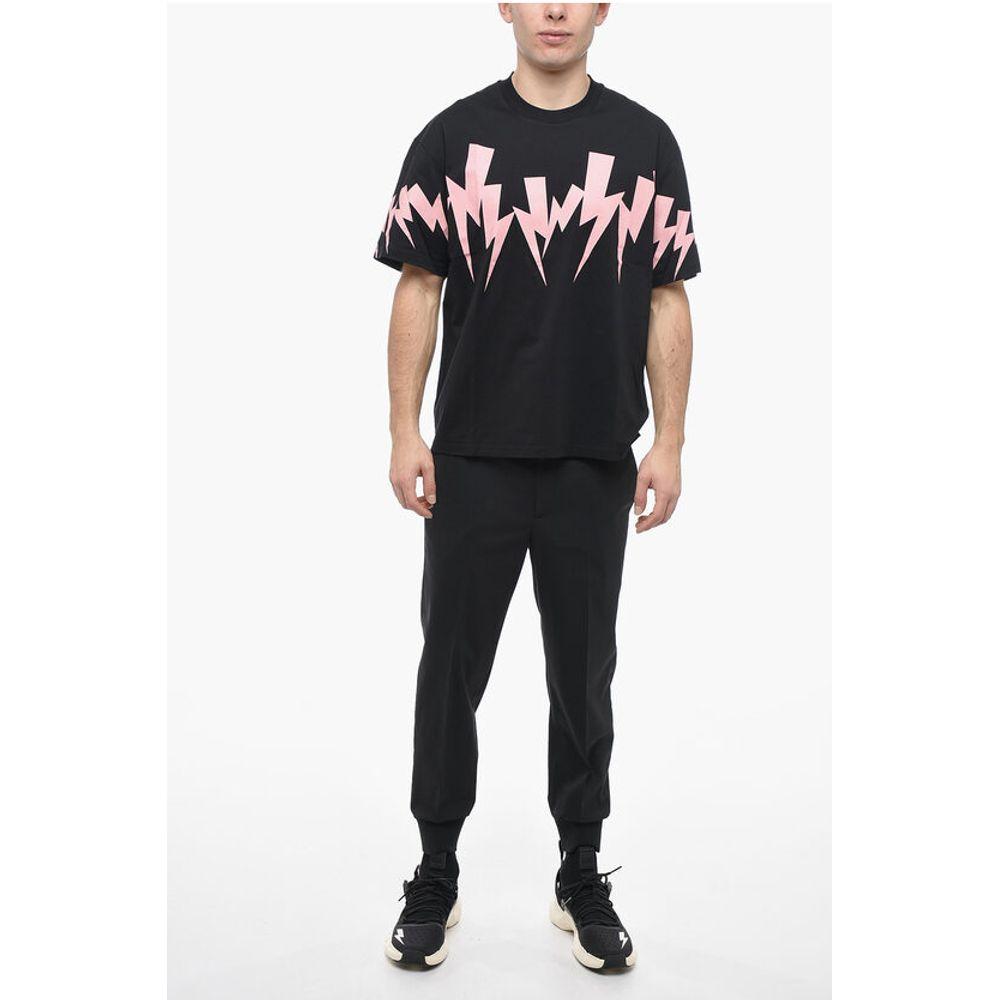 Neil Barrett Slim Fit JUMBLEND BOLT Crew-Neck T-shirtDescription: Details: Spring-Summer Black Logo Short sleeves Jersey Print Made in Portugal Crew neckline P577726 Slim Fit – Dropped Shoulder