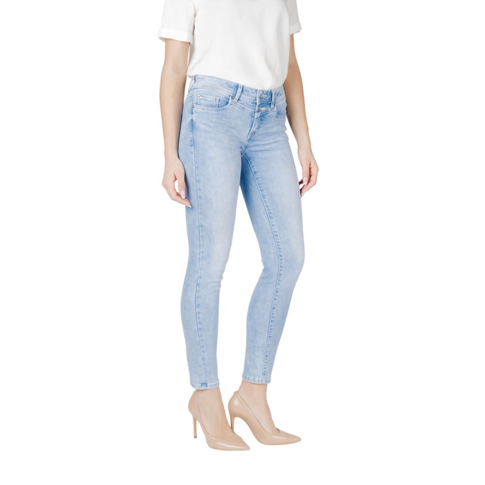 Woman wearing Street One Light Blue Cotton Slim Fit Jean with heels
