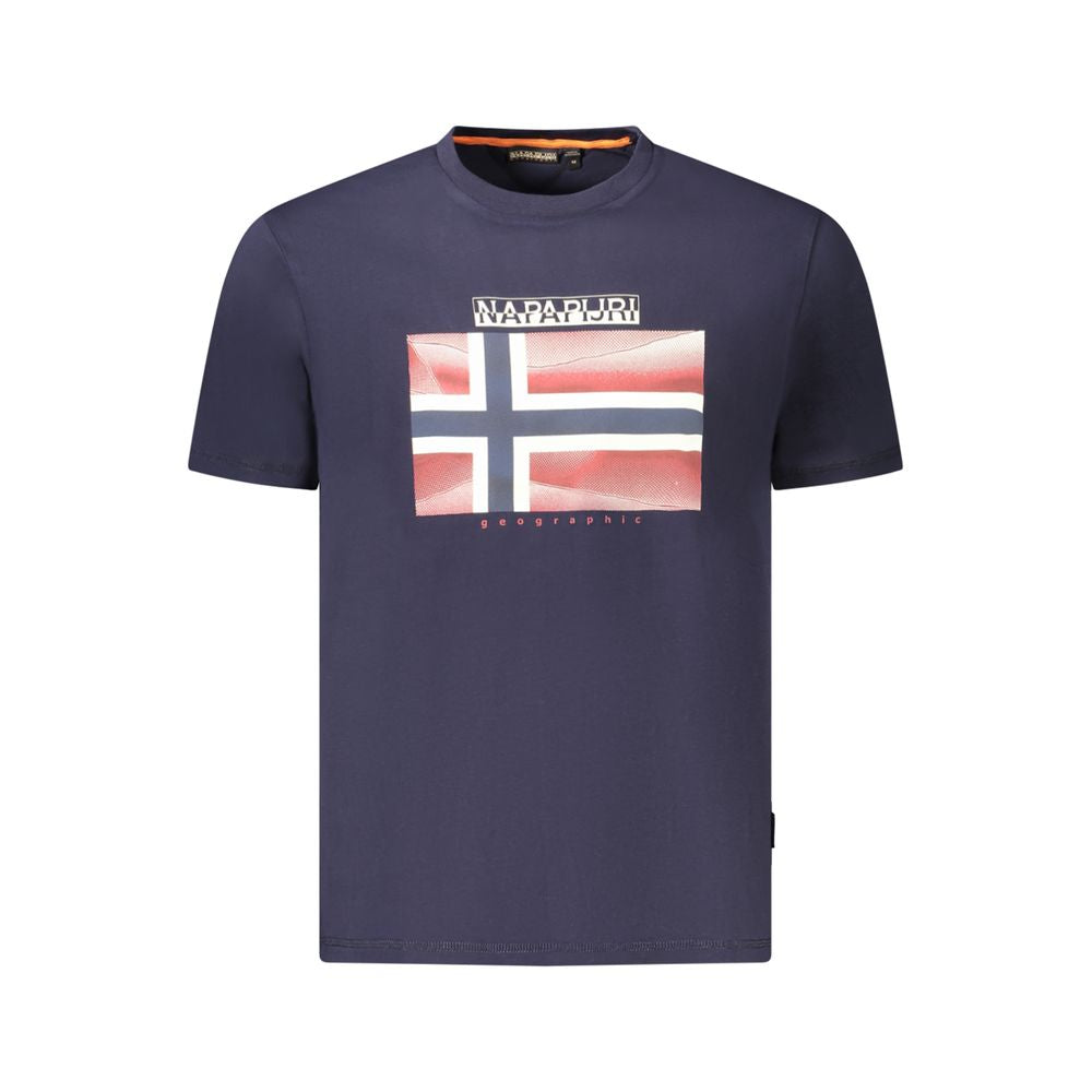 Napapijri blue men’s T-shirt with Norwegian flag design, crafted from 100% organic cotton. Perfect for stylish, eco-conscious dressing.