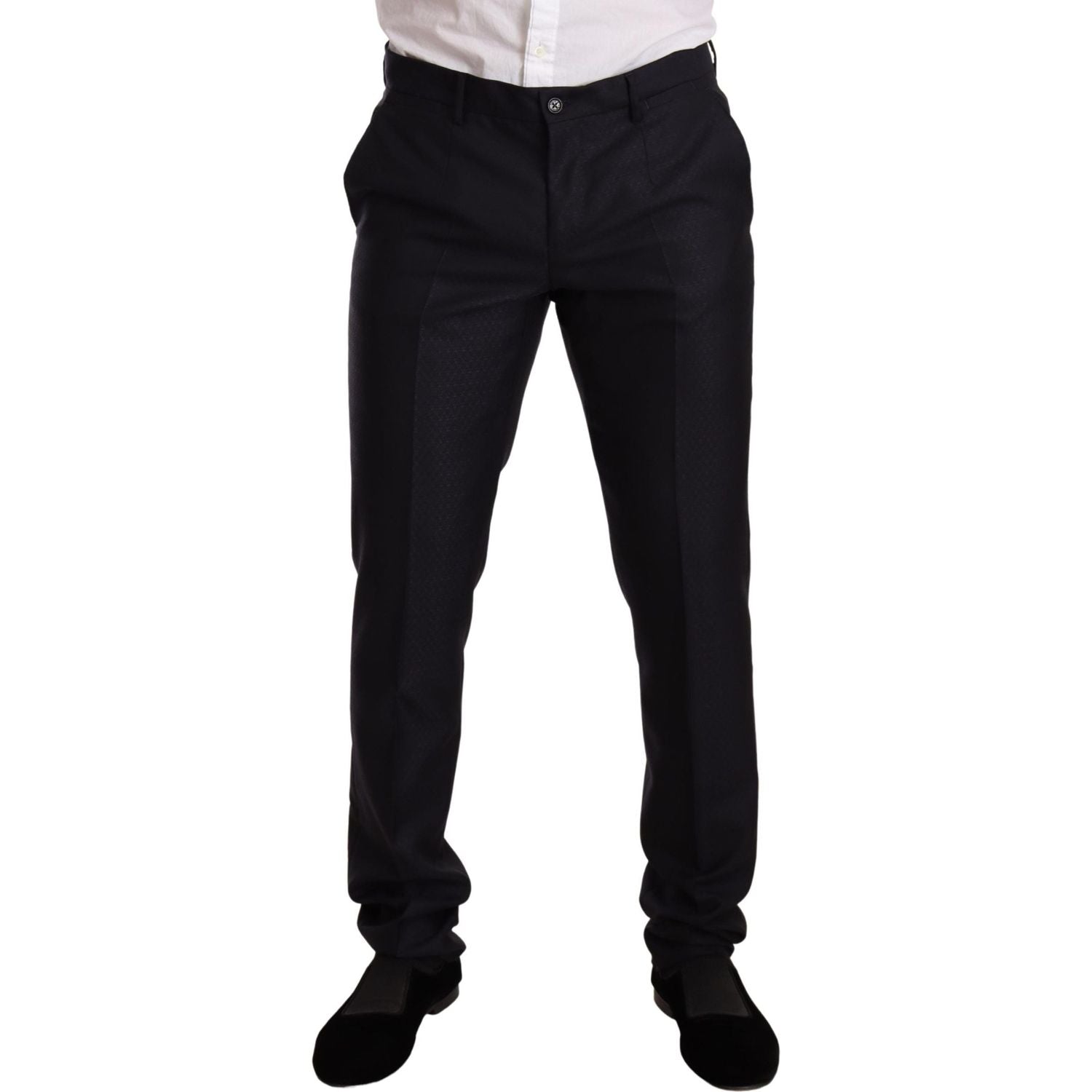 Front view with bag zipped and handles upright.