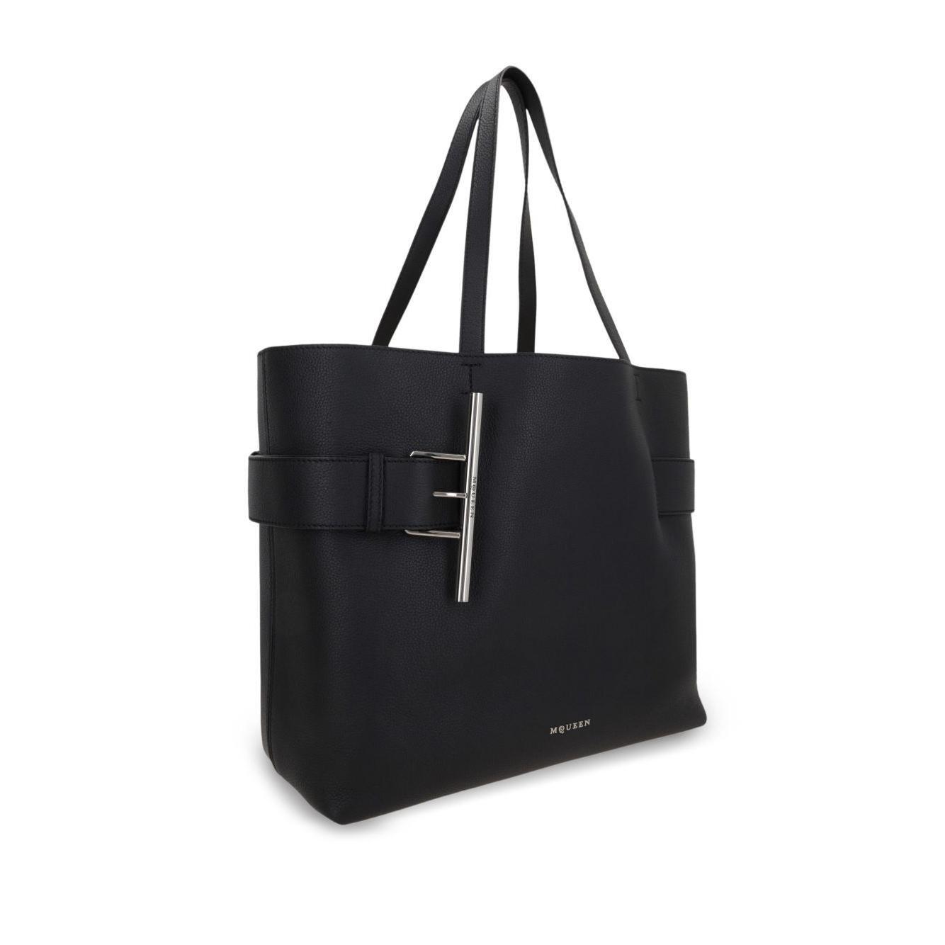 Front view with bag zipped and handles upright.