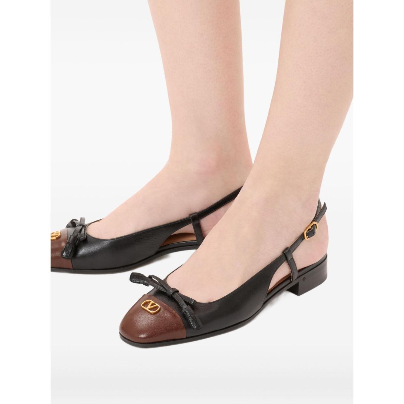 Valentino Garavani Flat shoes Black