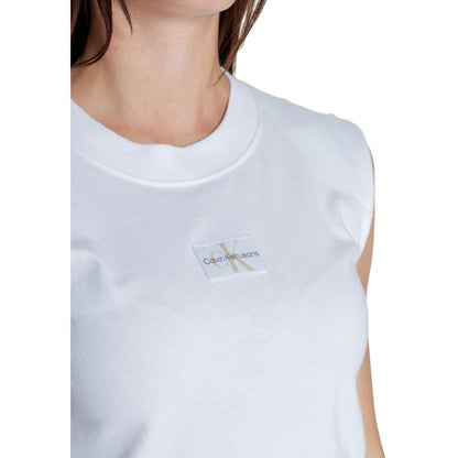 Calvin Klein Jeans White Cotton T-Shirt with woven label, sleeveless design for casual elegance and comfort.