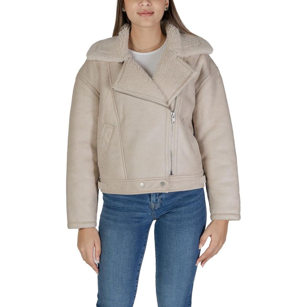 Front view with bag zipped and handles upright.