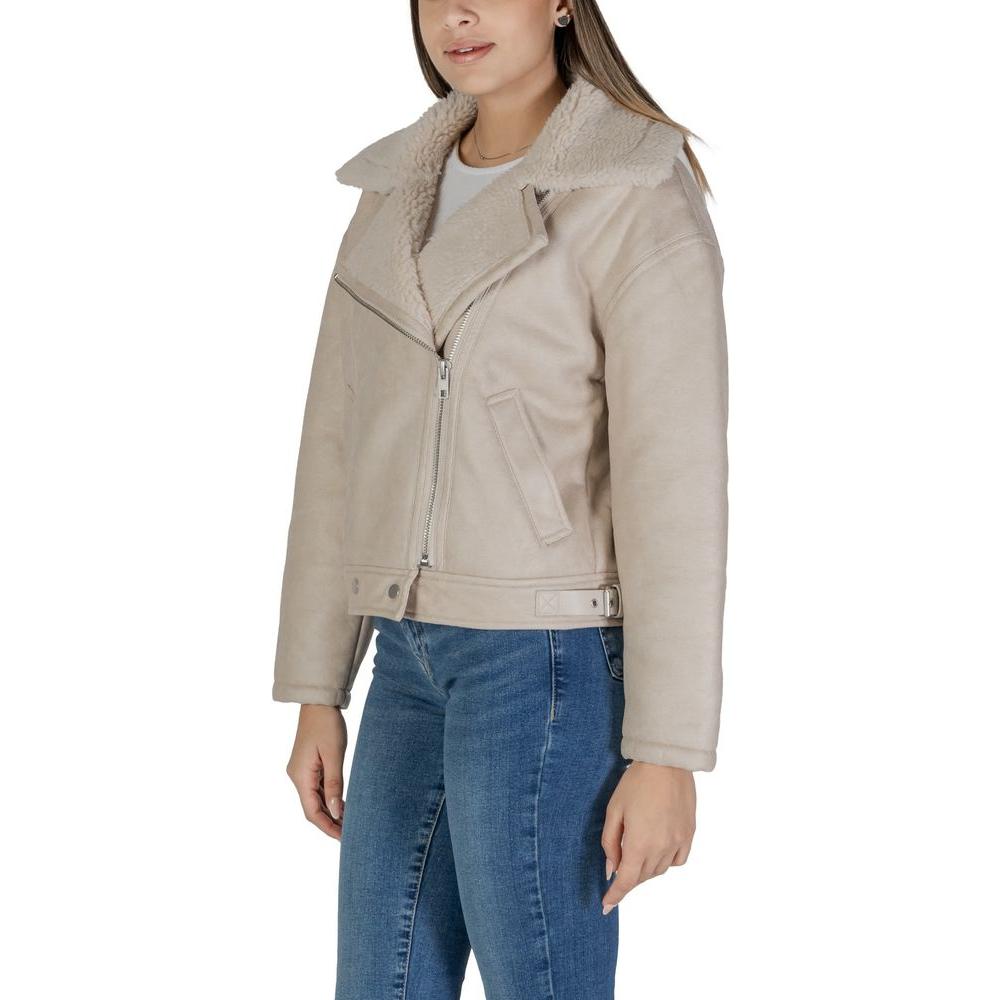 Front view with bag zipped and handles upright.