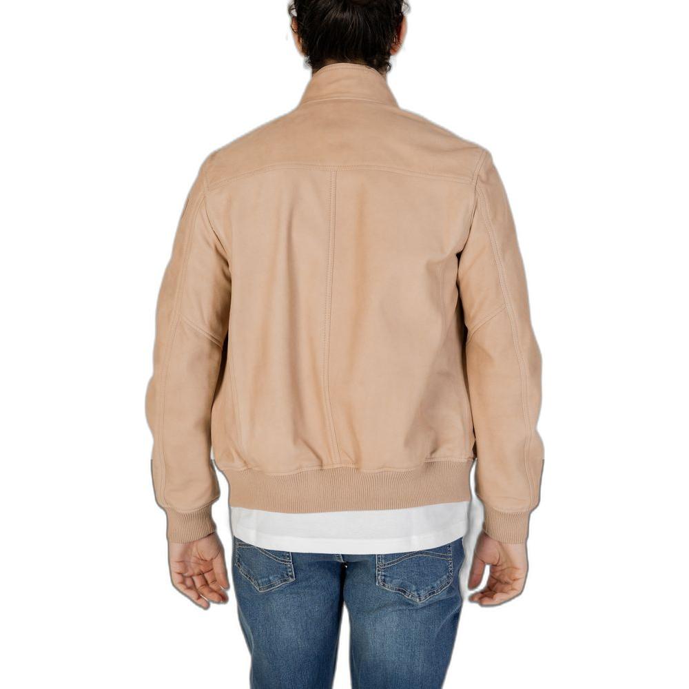 Front view with bag zipped and handles upright.