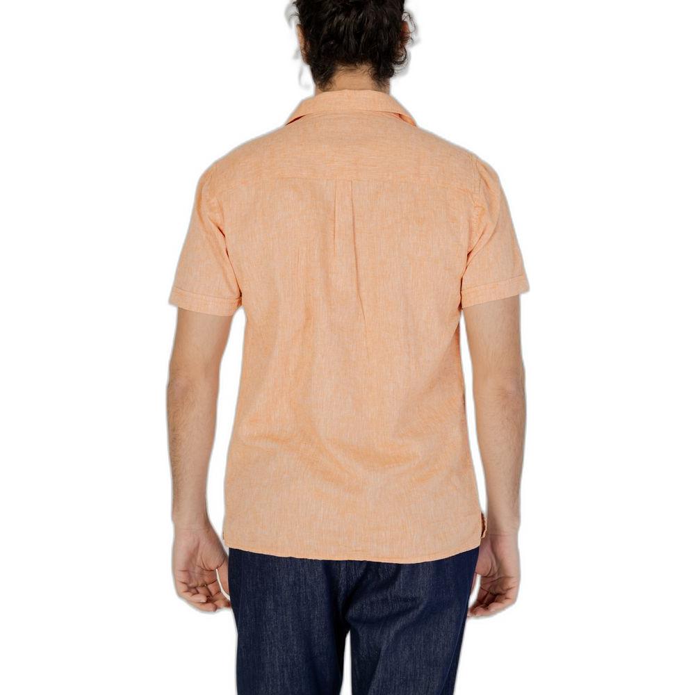 Front view with bag zipped and handles upright.