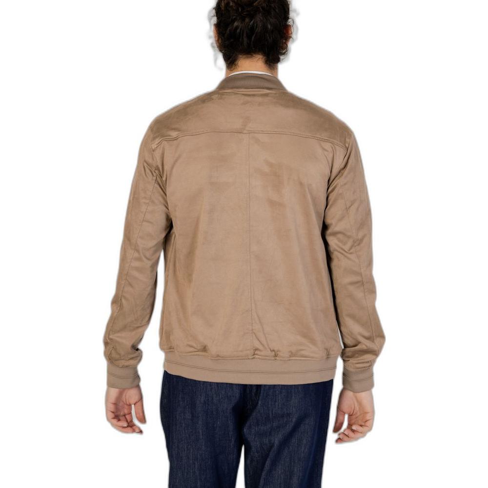 Front view with bag zipped and handles upright.