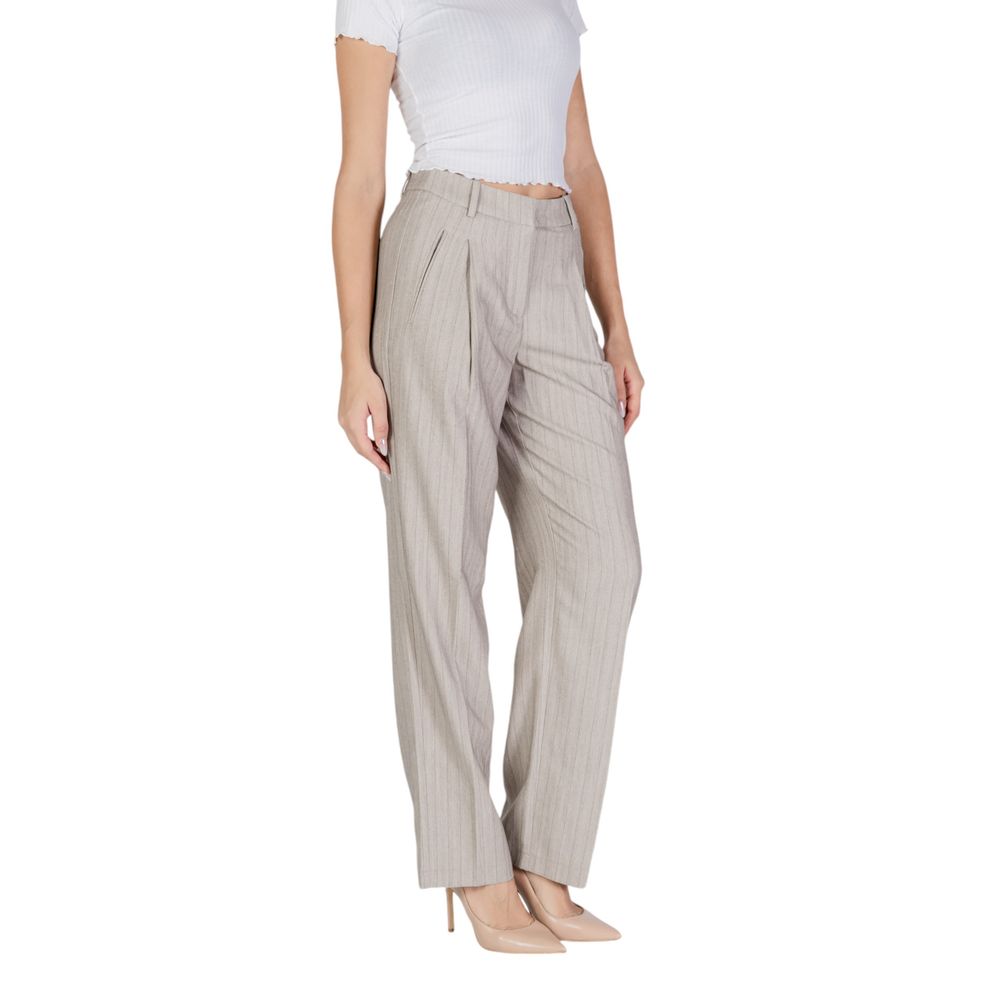 Woman wearing Vero Moda Gray Polyester Casual Pants with a herringbone pattern and wide-leg cut, styled with a white top and nude heels.