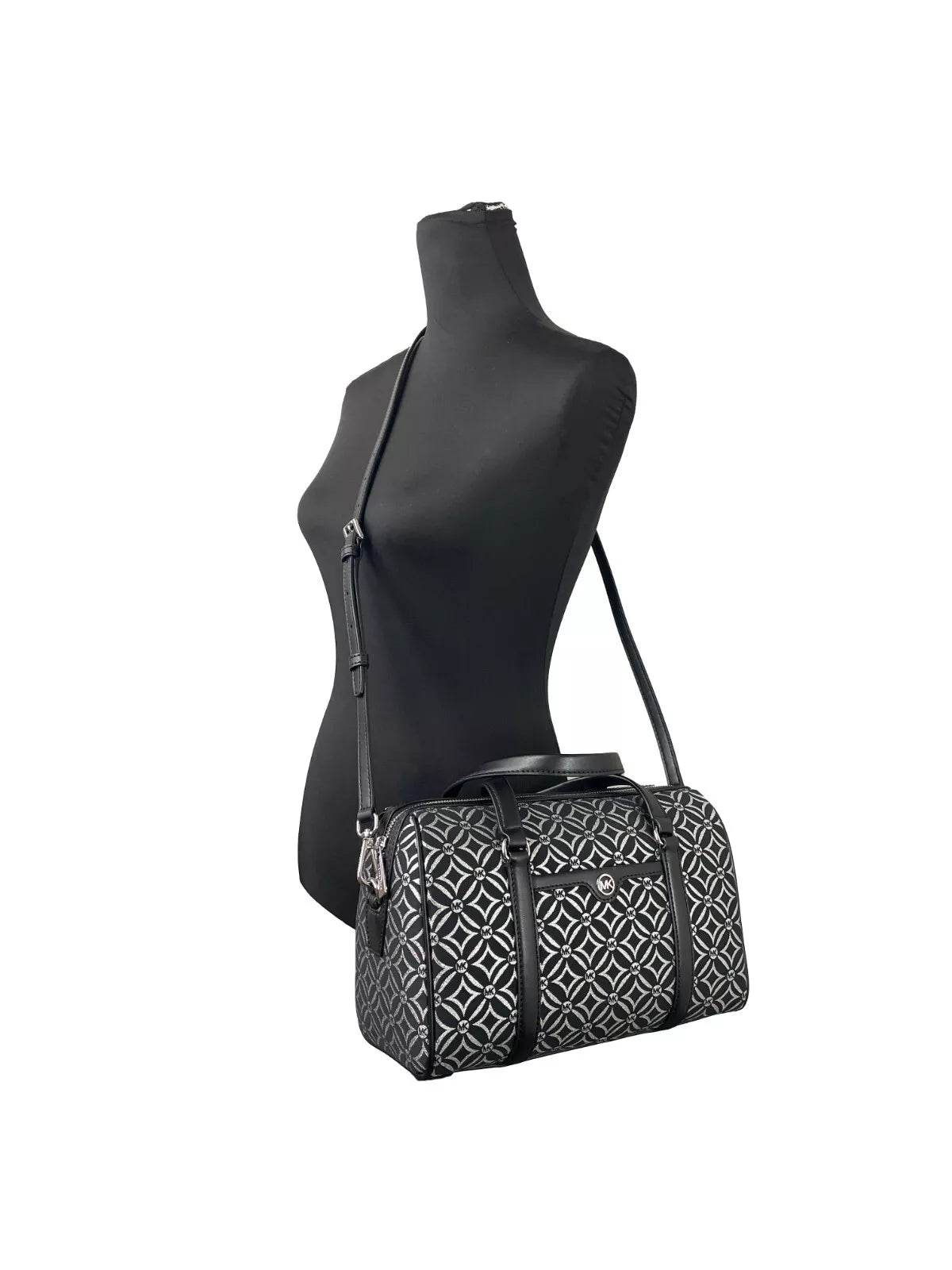 Front view with bag zipped and handles upright.