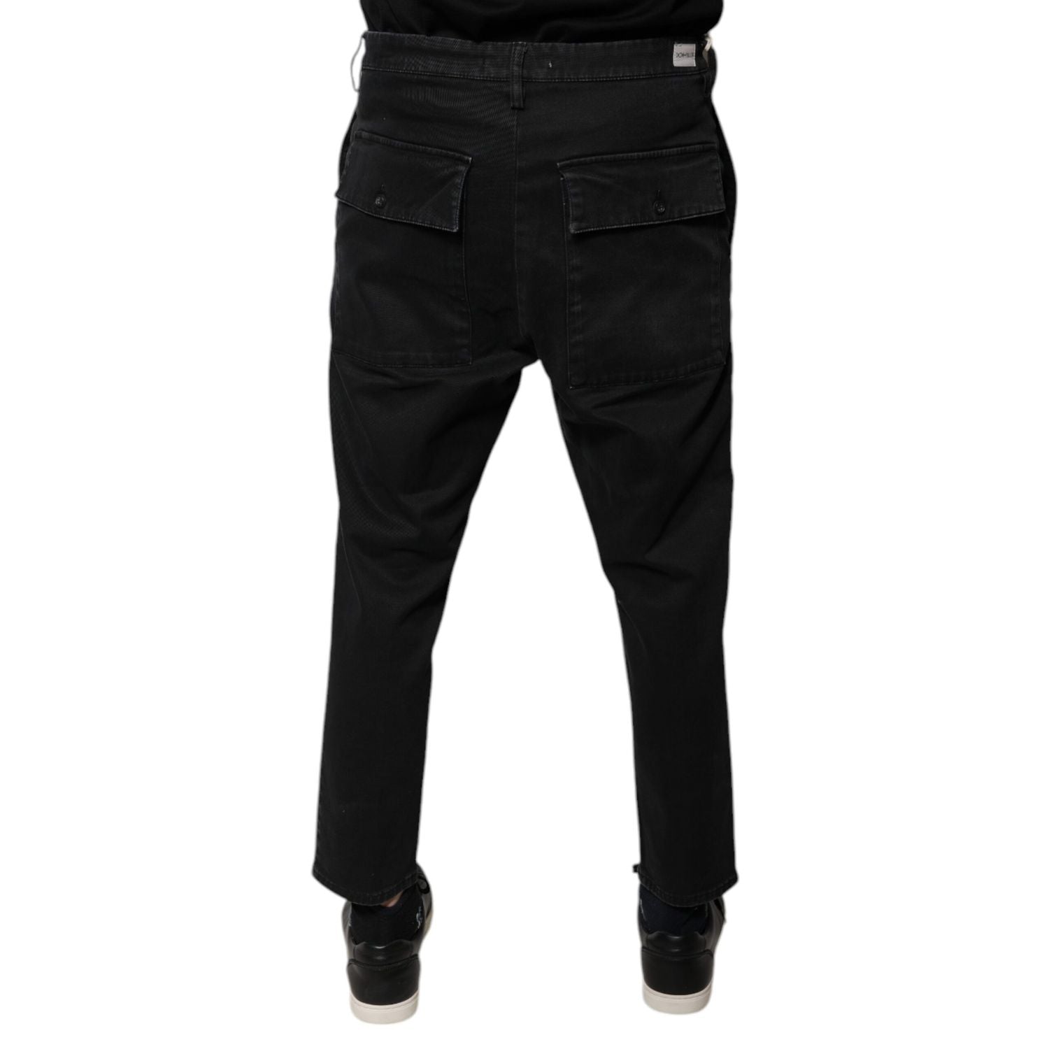 Front view with bag zipped and handles upright.