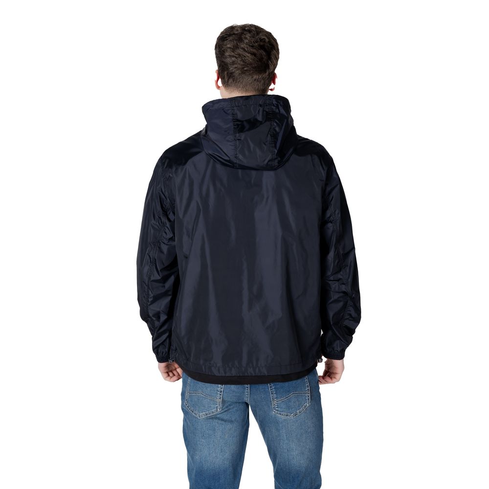 Front view with bag zipped and handles upright.