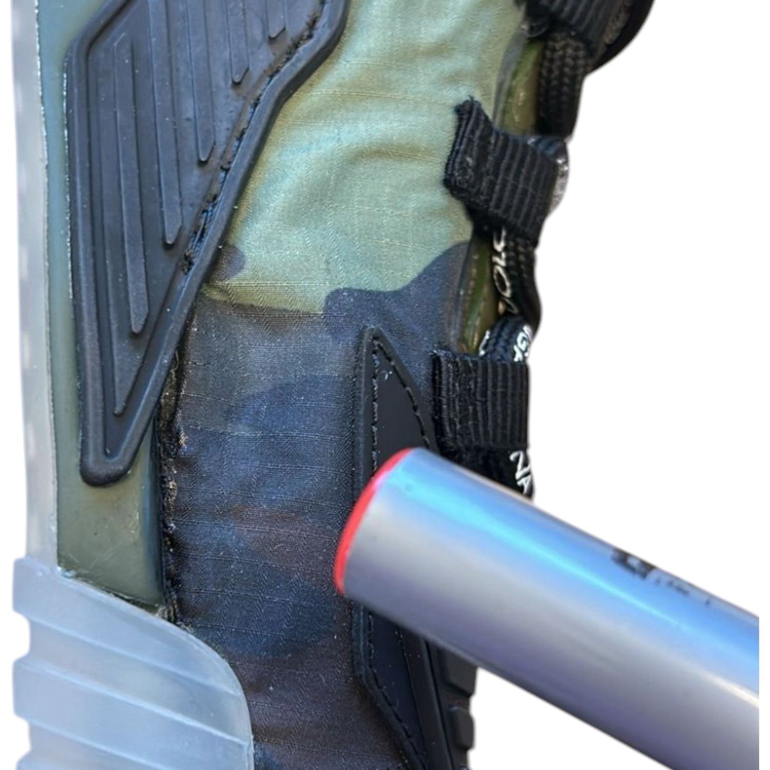 Front view with bag zipped and handles upright.