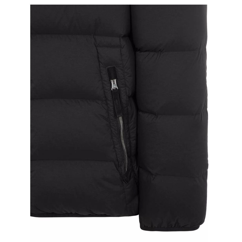 Front view with bag zipped and handles upright.