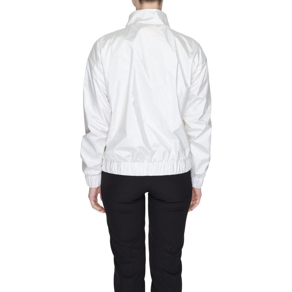 Front view with bag zipped and handles upright.