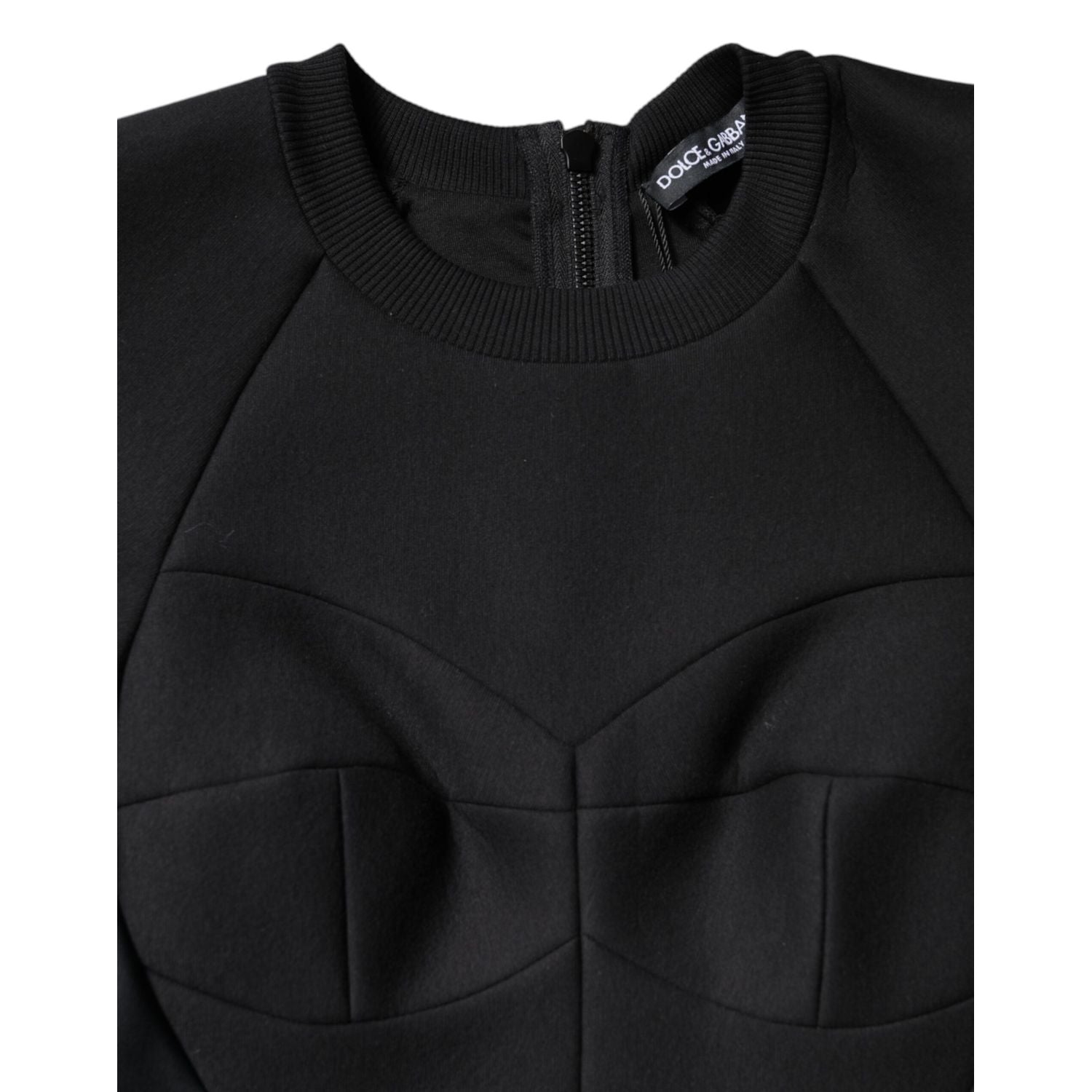 Front view with bag zipped and handles upright.