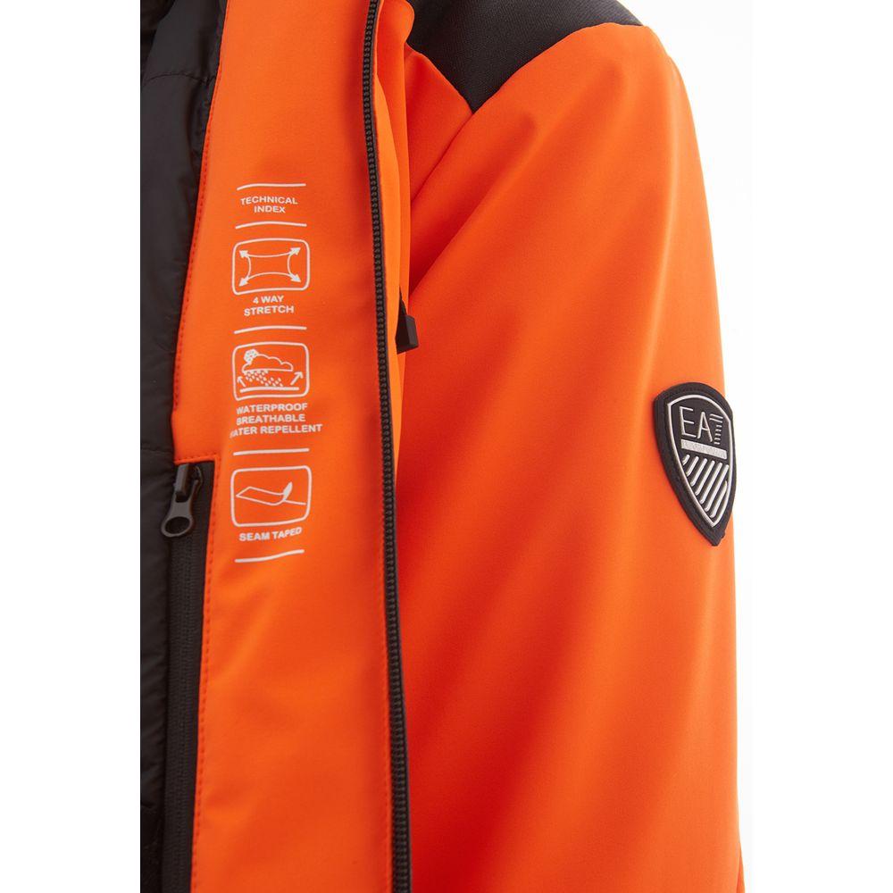 Front view with bag zipped and handles upright.