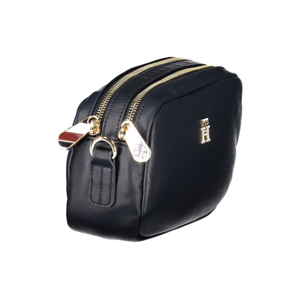 Front view with bag zipped and handles upright.