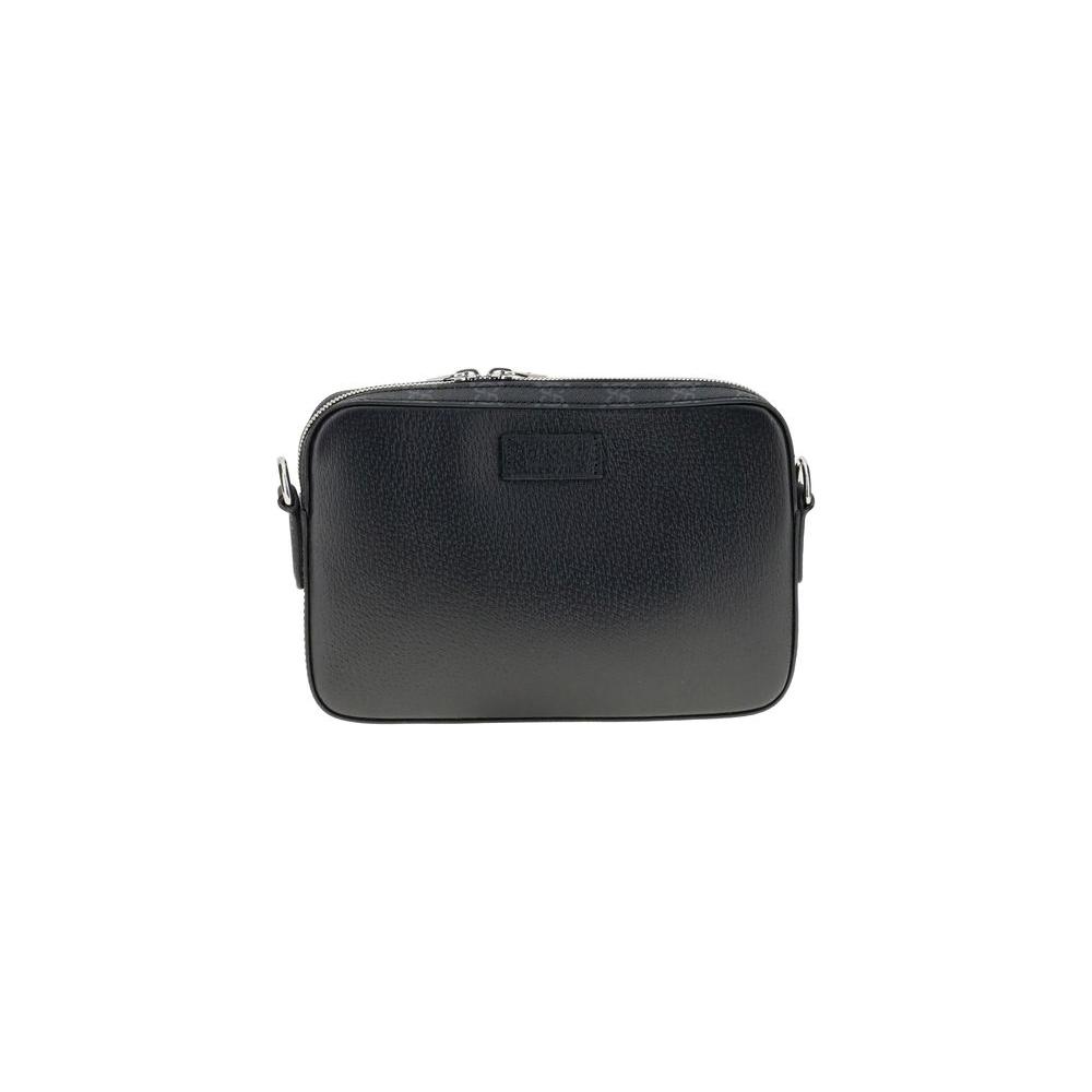 Front view with bag zipped and handles upright.