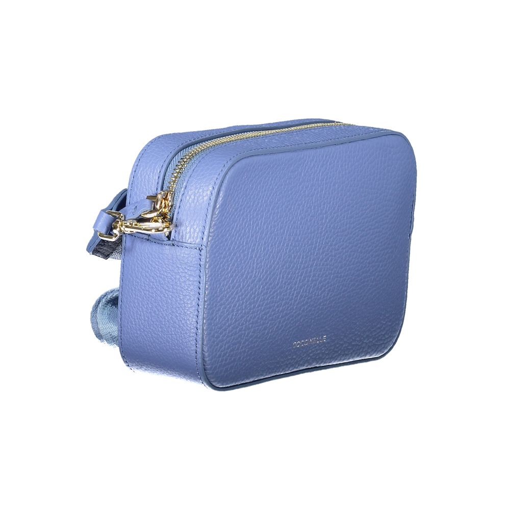 Front view with bag zipped and handles upright.