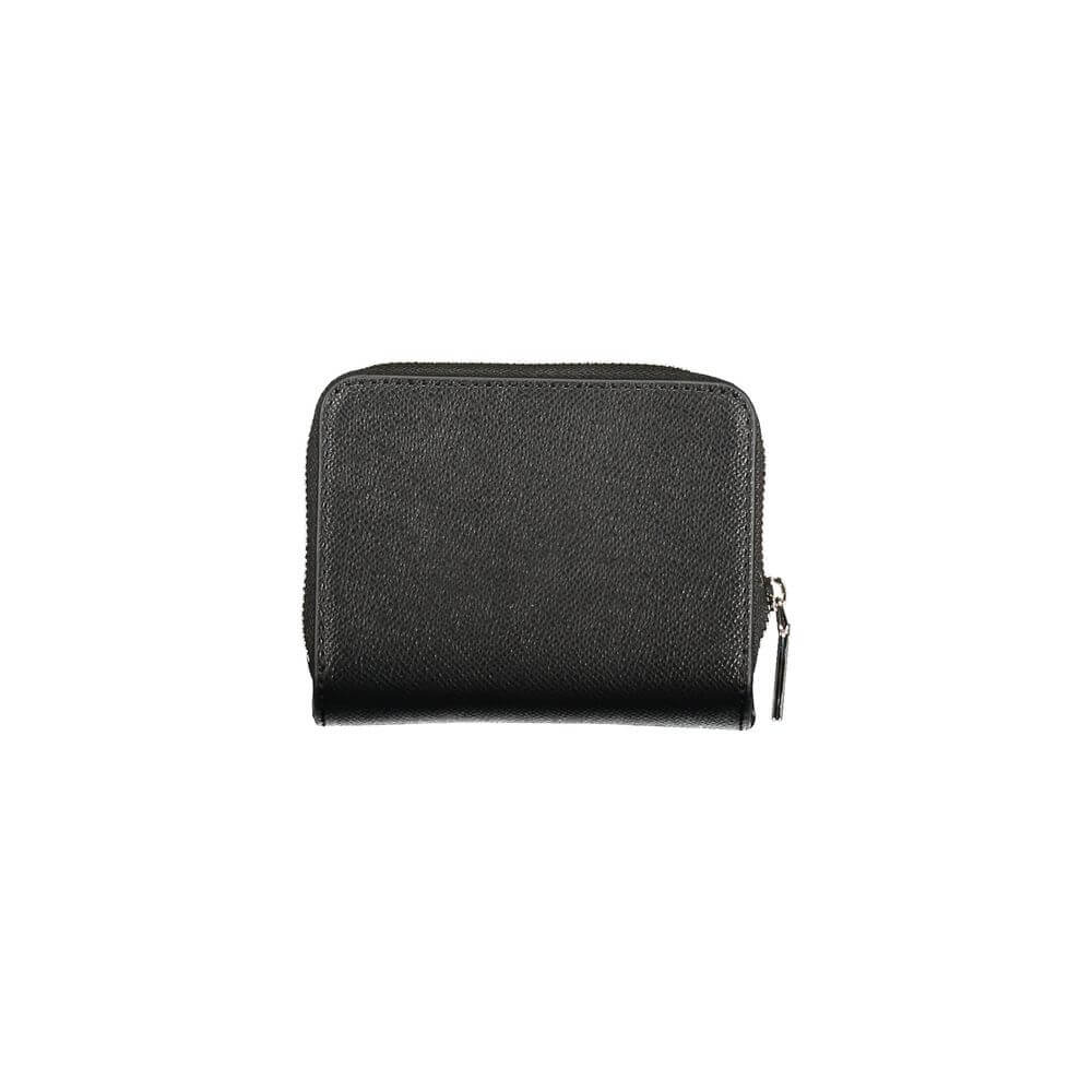 Front view with bag zipped and handles upright.