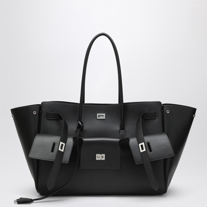 Front view with bag zipped and handles upright.