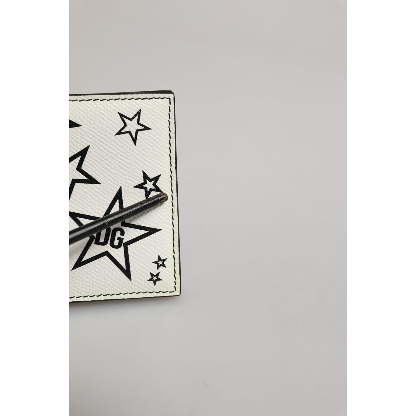 Dolce & Gabbana White Leather DG Star Logo Bifold Card Holder Wallet corner detail