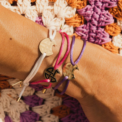 Three AN JEWELS JEWELRY Mod. AV.BGLBGGPK bracelets on wrist with colorful background