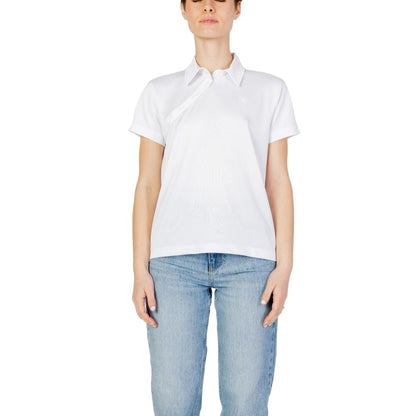Woman wearing Blauer White Polyester T-Shirt, showcasing classic design with short sleeves and button closure, ideal for casual looks.