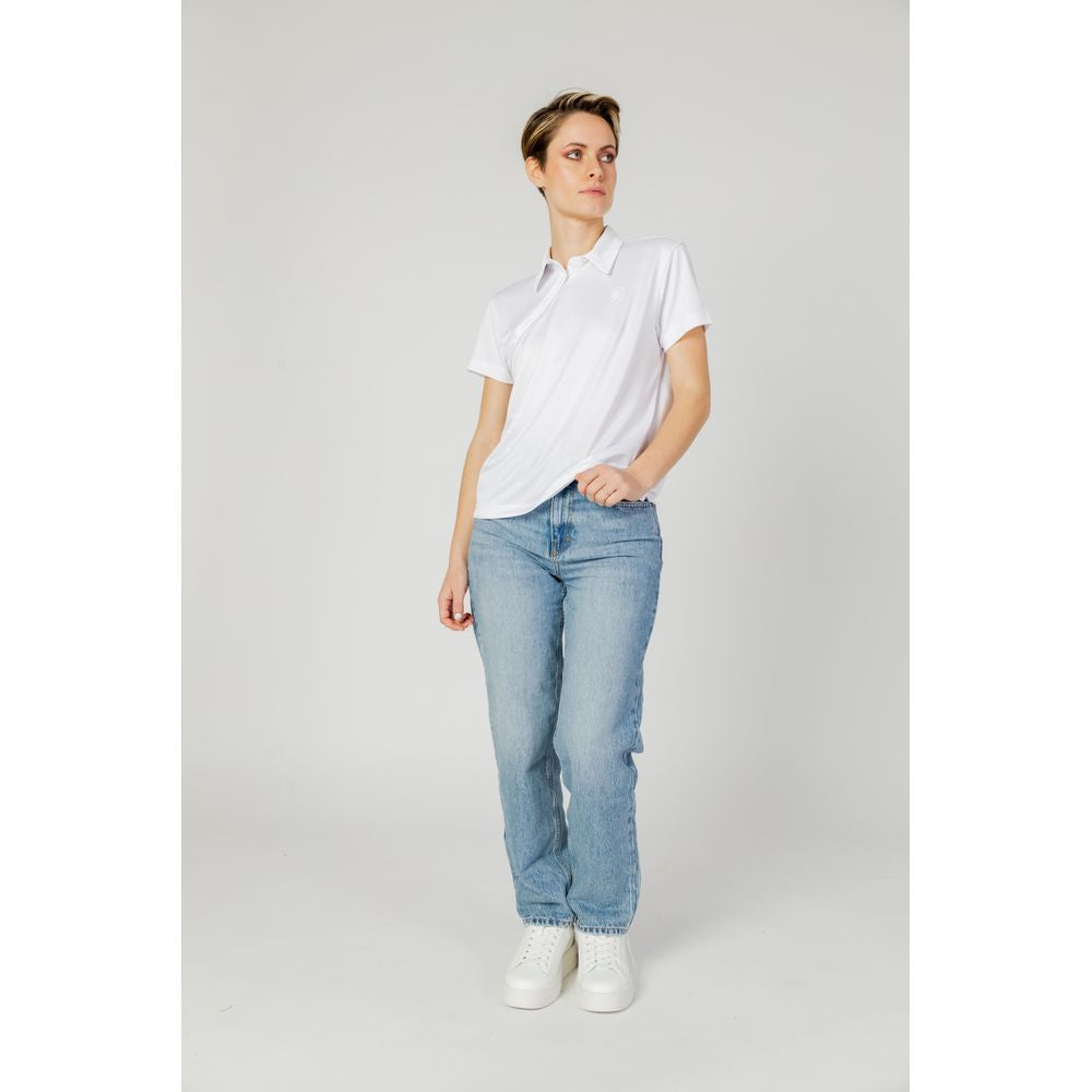 Woman wearing a Blauer White Polyester T-Shirt with short sleeves and classic collar, paired with jeans and sneakers, showcasing a casual look.