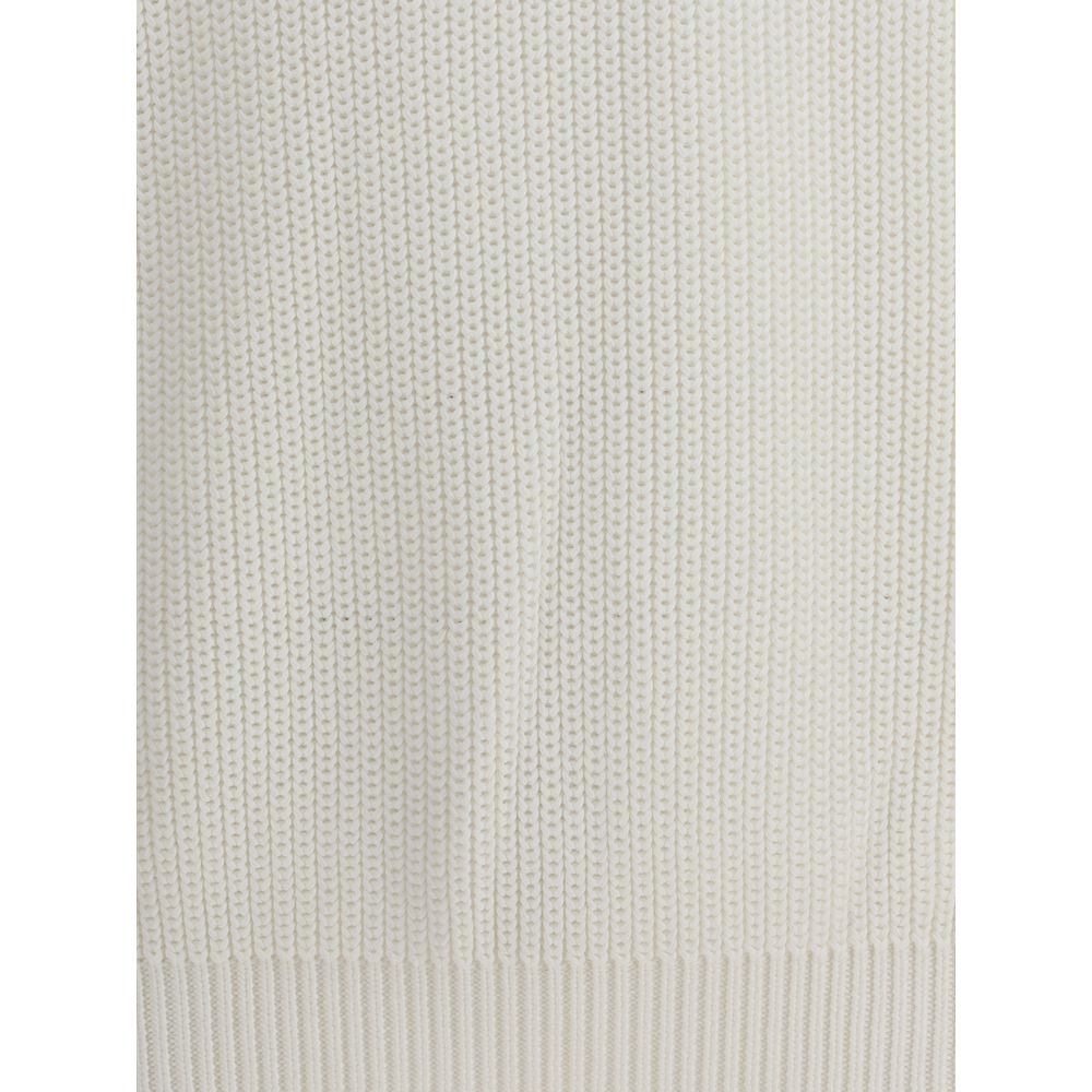 Front view with bag zipped and handles upright.