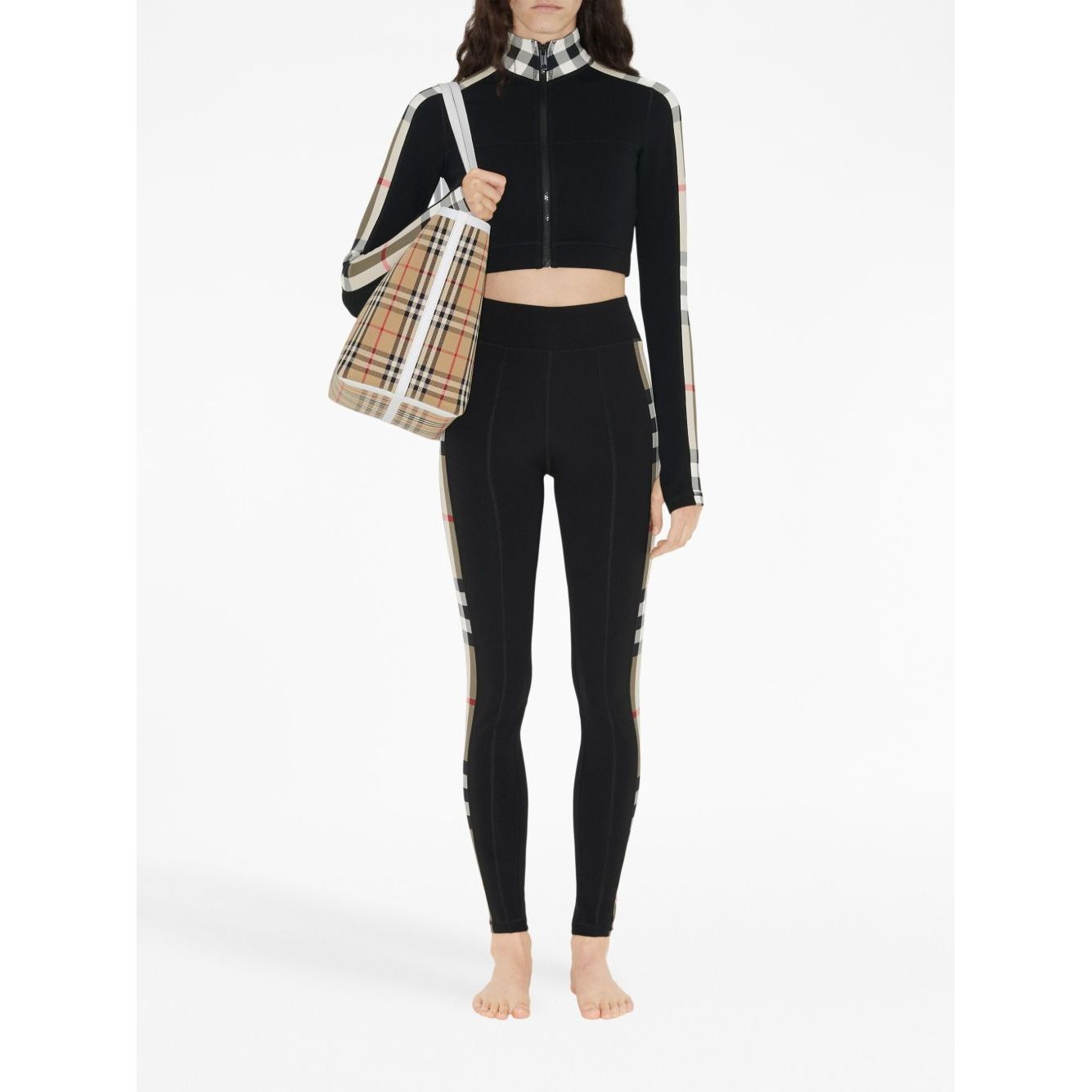 Front view with bag zipped and handles upright.
