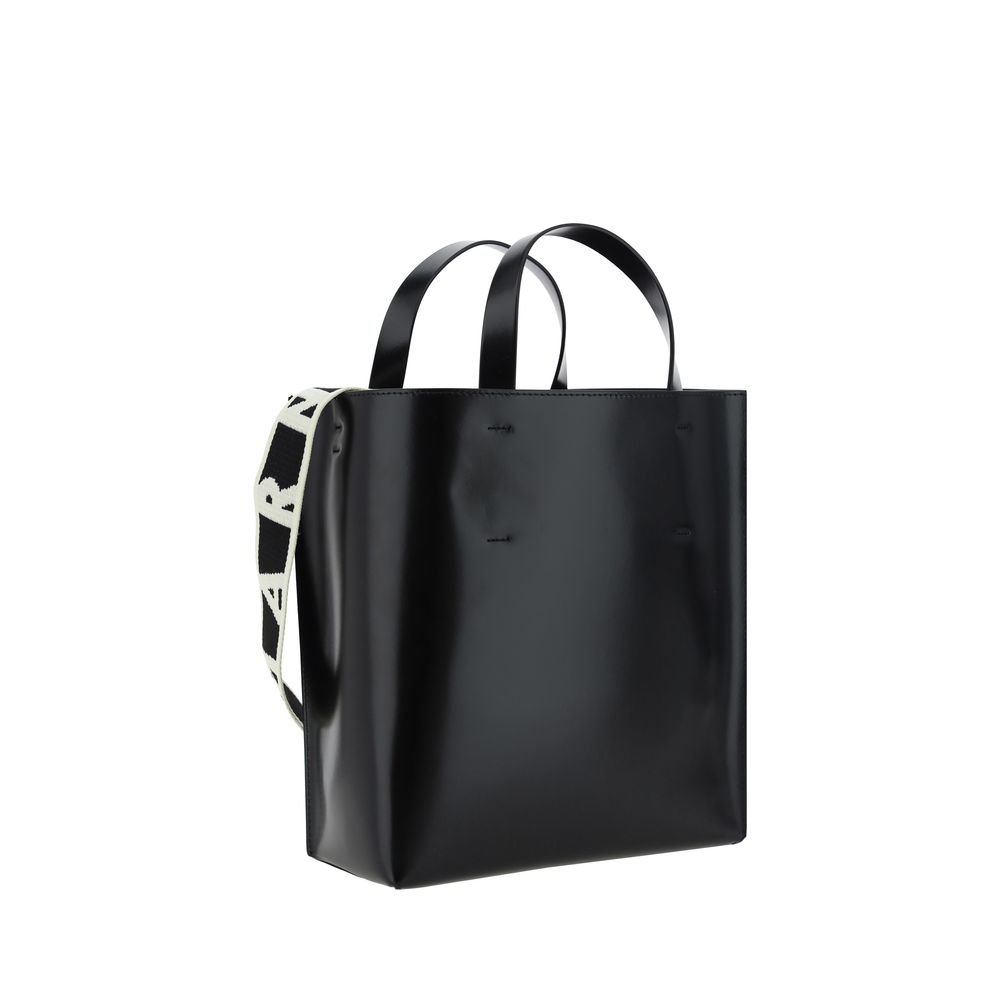 Front view with bag zipped and handles upright.