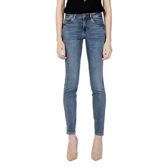 Guess Blue Cotton Skinny Jean from Fall/Winter collection. Women's denim pants, comfortable fit, made with cotton blend.