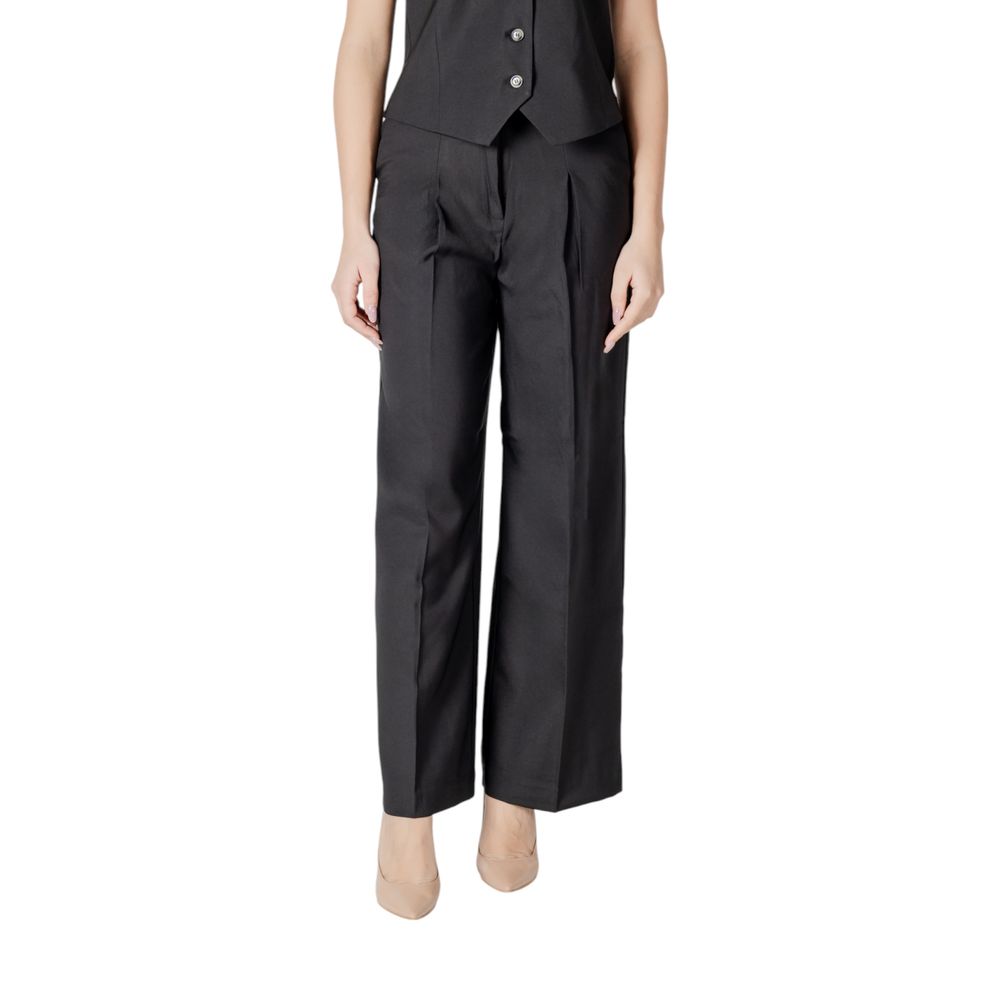 ICHI Black Polyester Pant with wide legs and front pleats, modeled with elegance and sophistication.