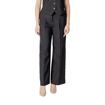 ICHI Black Polyester Pant with wide legs and front pleats, modeled with elegance and sophistication.