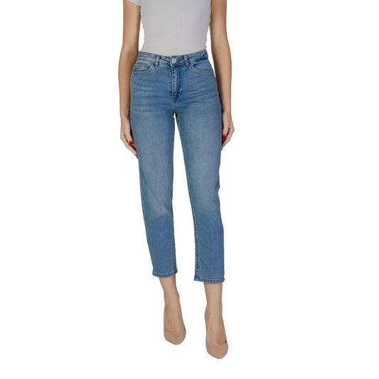 Woman wearing ICHI Light Blue Cotton Mom Jeans with high waist and straight leg.