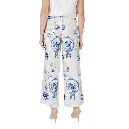 Model wearing ICHI White Viscose Pant with blue floral patterns, showcasing wide-leg design and comfortable fit.