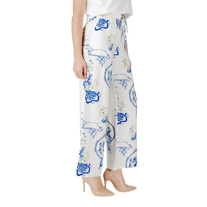 Model wearing ICHI White Viscose Pant with blue floral print for casual chic style