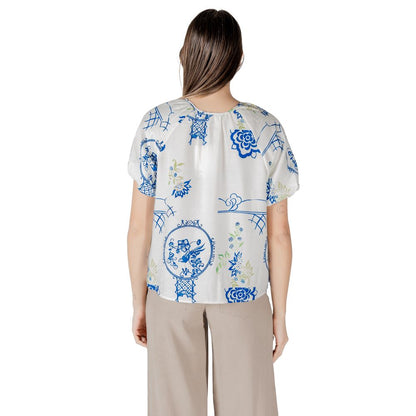 Back view of woman wearing ICHI White Viscose Shortsleeve with blue floral print.
