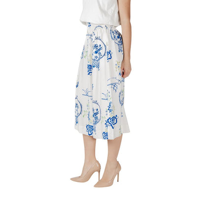 ICHI White Viscose Skirt featuring blue floral prints, ideal for summer with its lightweight feel and stylish, flowing design.