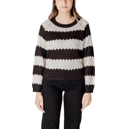 Jacqueline De Yong Black And White Marabou Sweatshirt with striped design and long sleeves for a modern casual look.