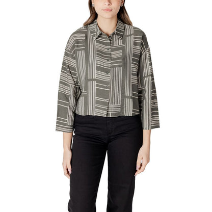 Jacqueline De Yong Green Viscose Blouse with geometric stripes, cropped cut, and 7/8 sleeves modeled by a woman standing.