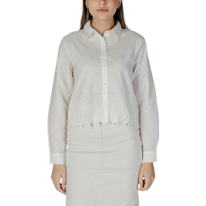 Jacqueline De Yong White Cotton Blouse with floral embroidery, long sleeves, and classic collar, perfect for elegant and contemporary style.