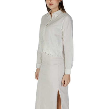 Jacqueline De Yong White Cotton Blouse with floral embroidery, featuring a cropped cut, classic collar, and long sleeves